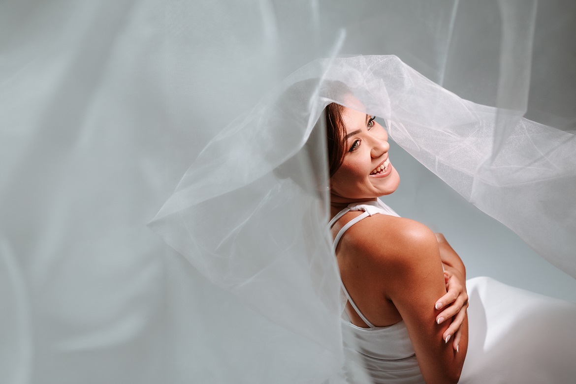 foto de mulher vestida de noiva foto de mulher vestida de noiva